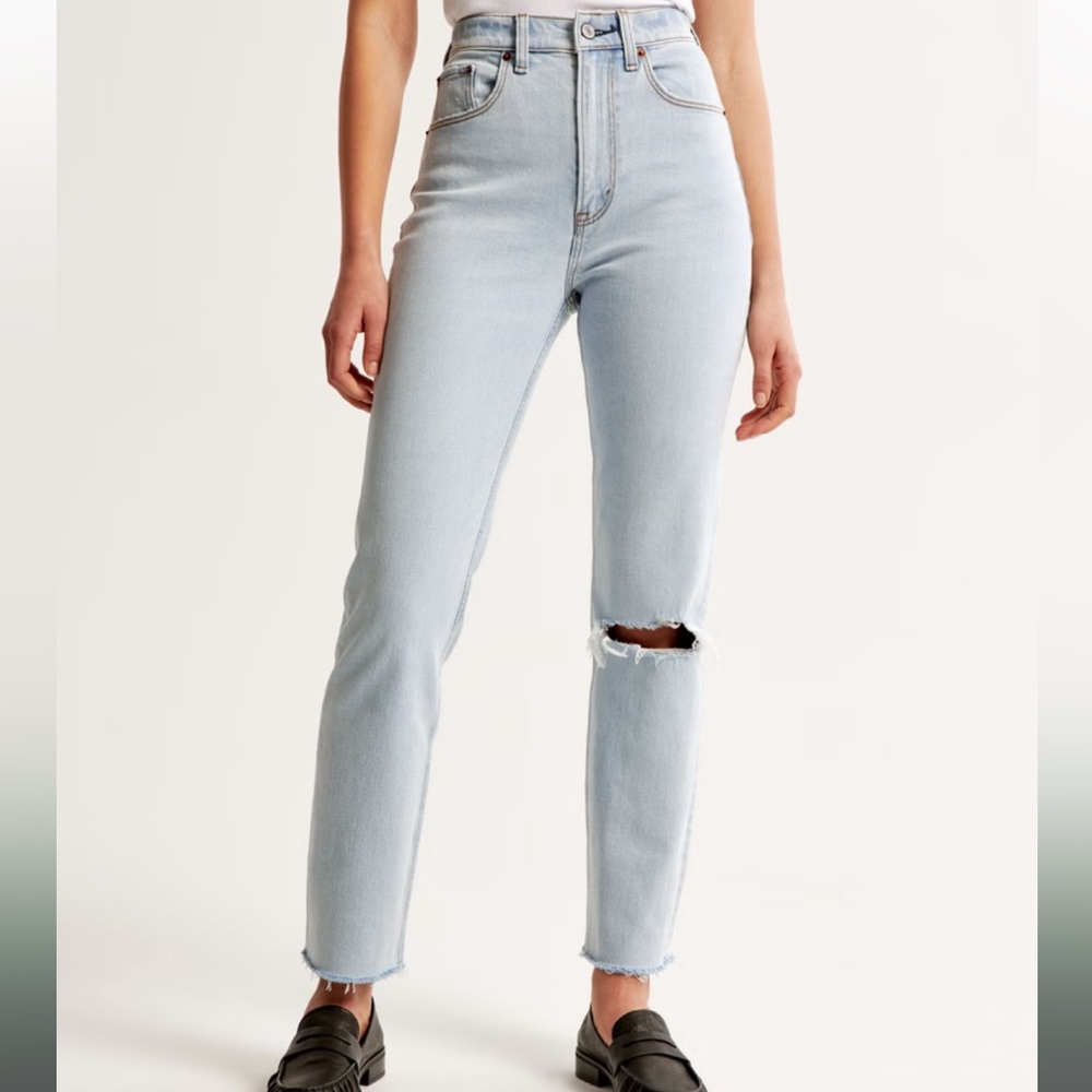 Abercrombie & fitch 
Ankle straight ultra high rise 
25/0R